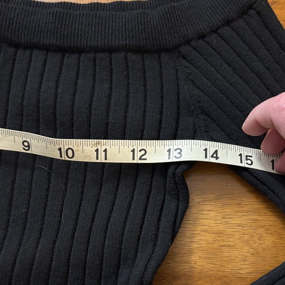 AE Off-Shoulder Black Ribbed Top - Picture 6 of 8